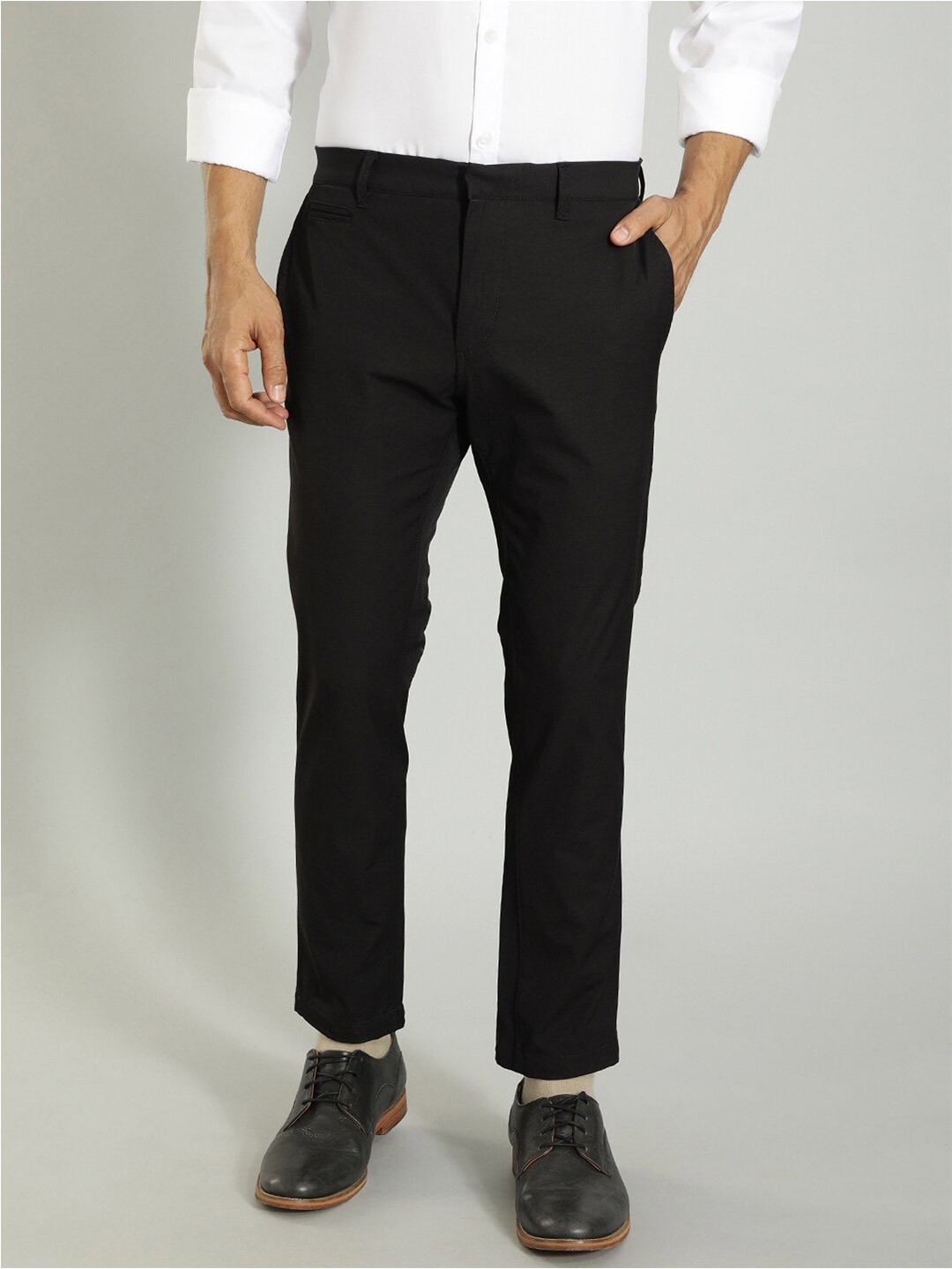 

Indian Terrain Men Urban - C Tapered Fit Mid Rise Trousers, Black