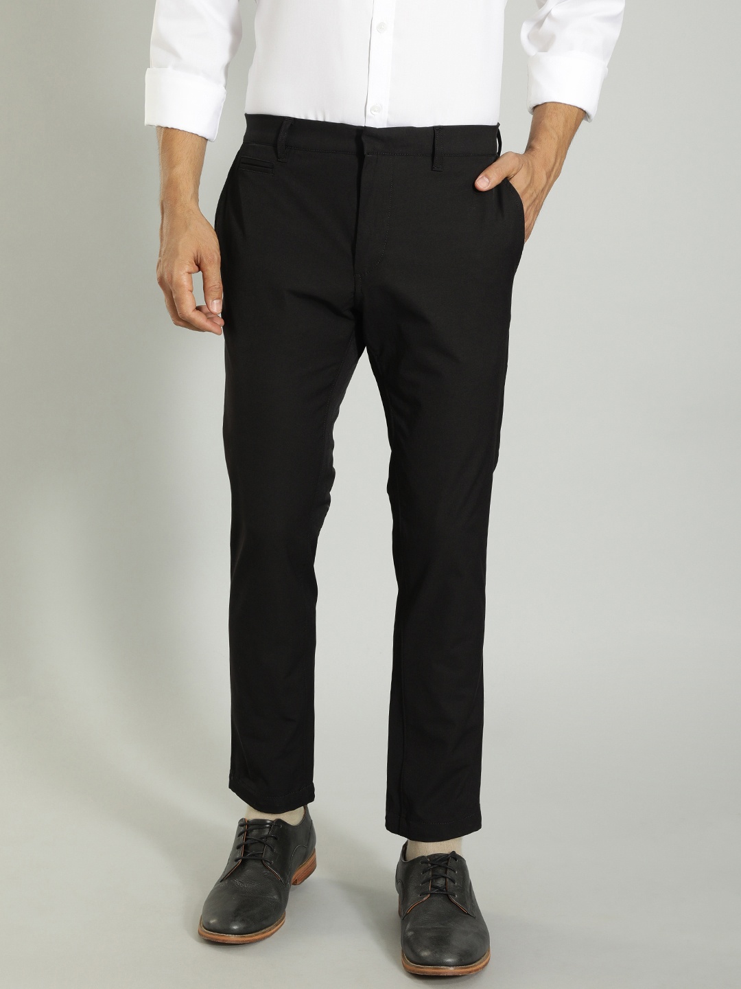 

Indian Terrain Men Black Urban - C Tapered Fit Trousers