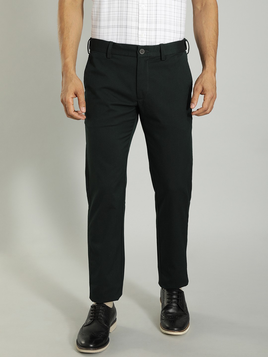 

Indian Terrain Men Brooklyn Slim Fit Chinos Trousers, Green