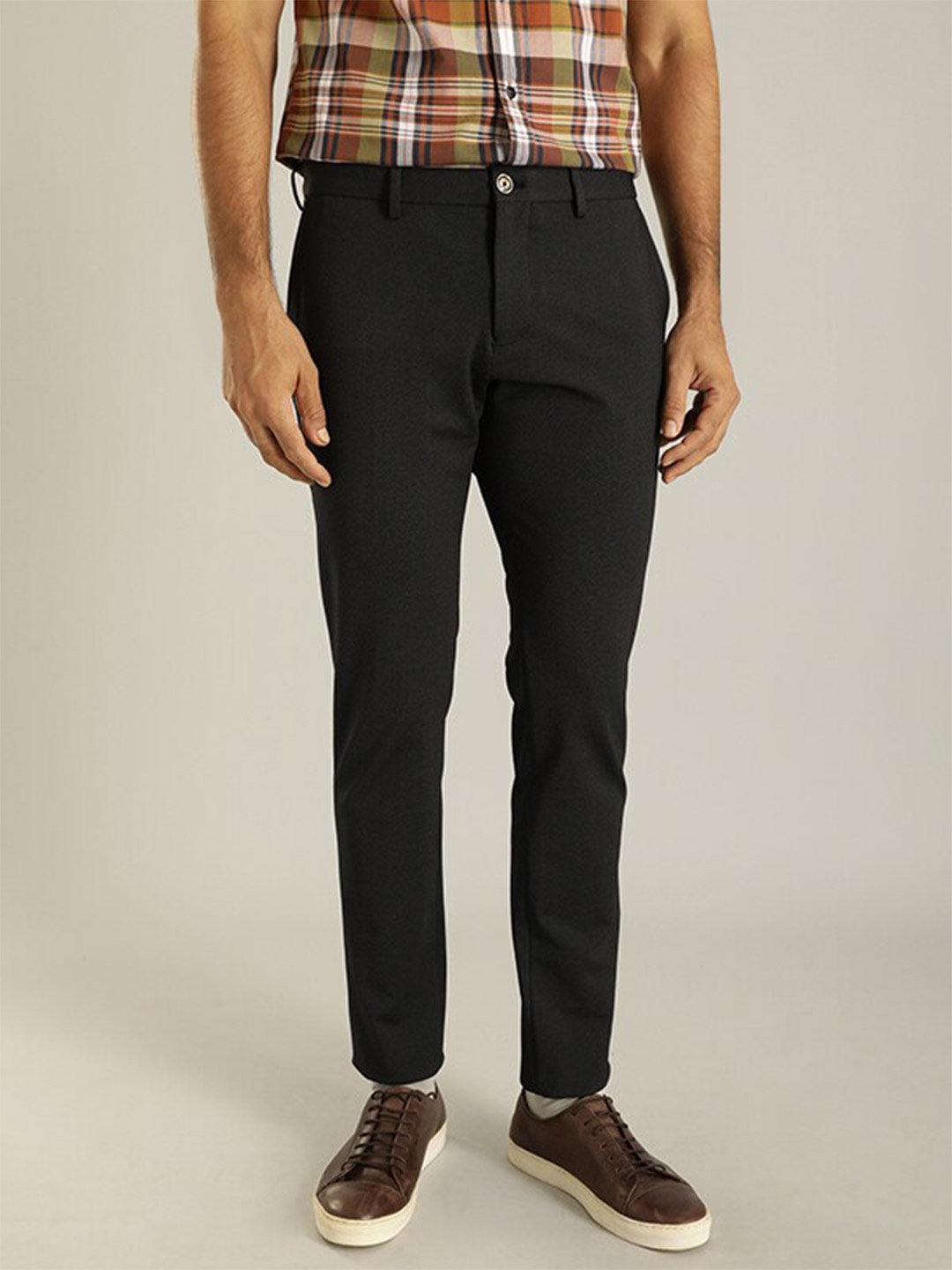 

Indian Terrain Men Urban Tapered Fit Chinos, Black