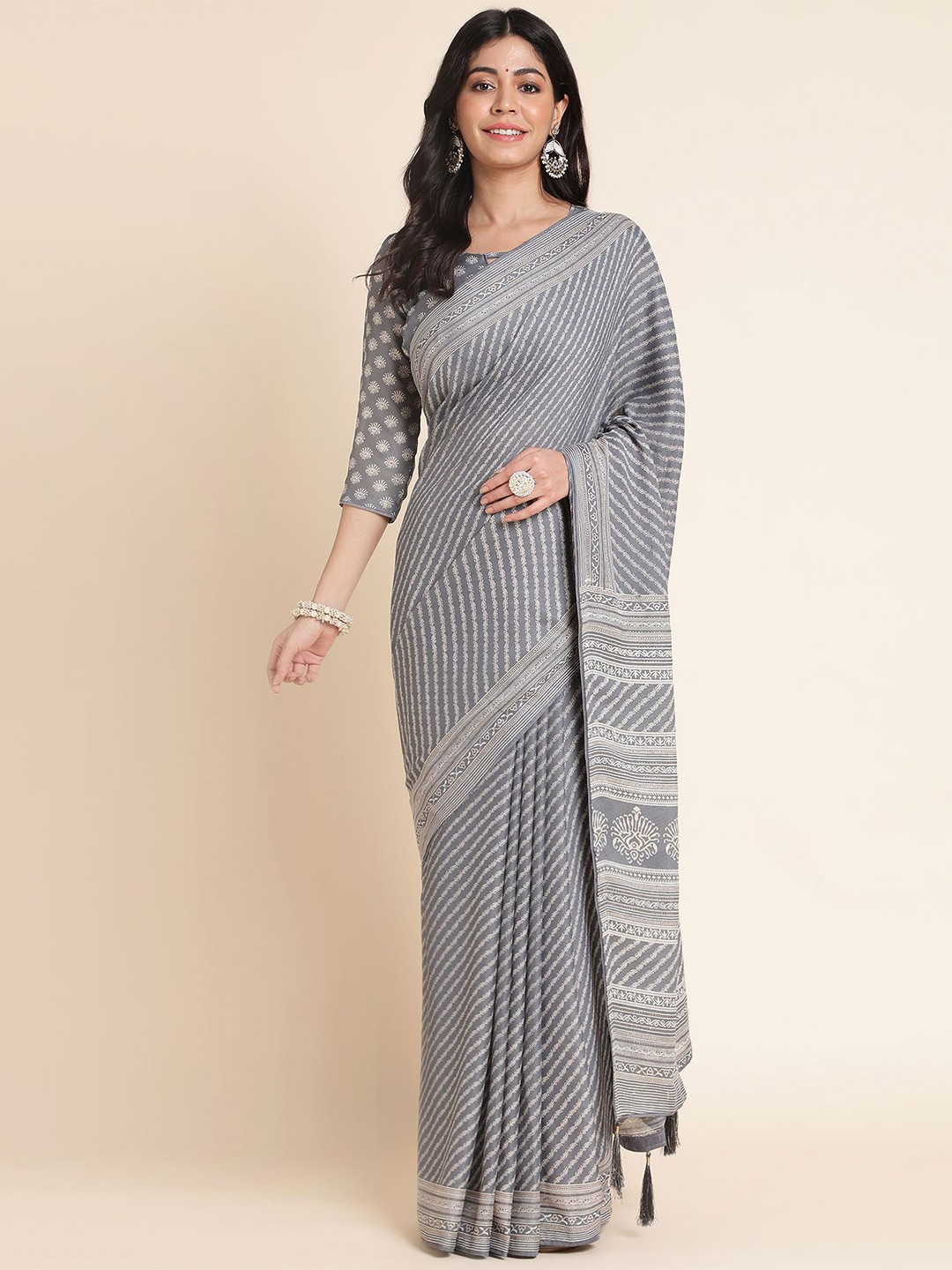 

Mitera Floral Georgette Saree, Grey