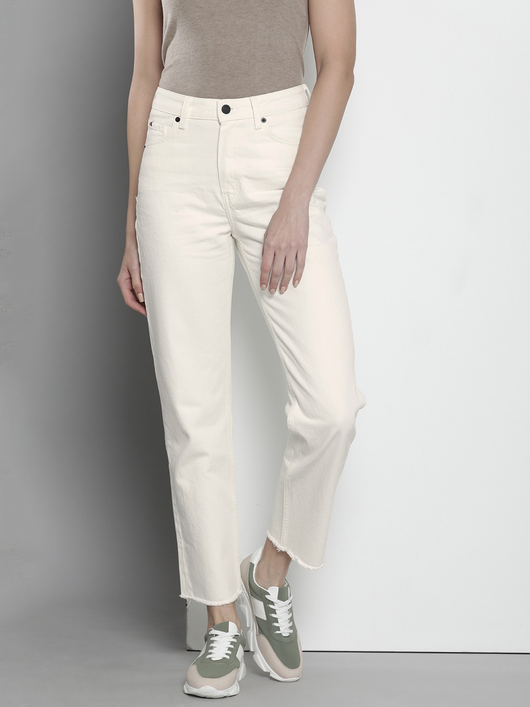 

Tommy Hilfiger Women Pure Cotton Mid Rise Classic Straight Fit Jeans, White