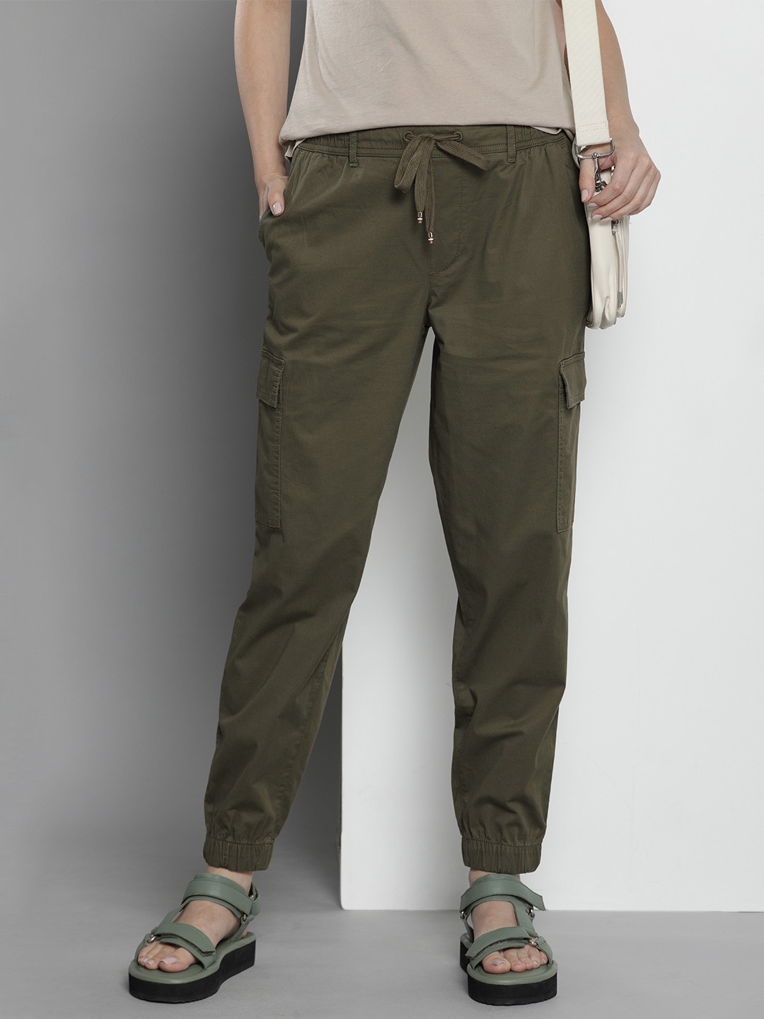 

Tommy Hilfiger Women Relaxed Fit Cargo Joggers, Olive