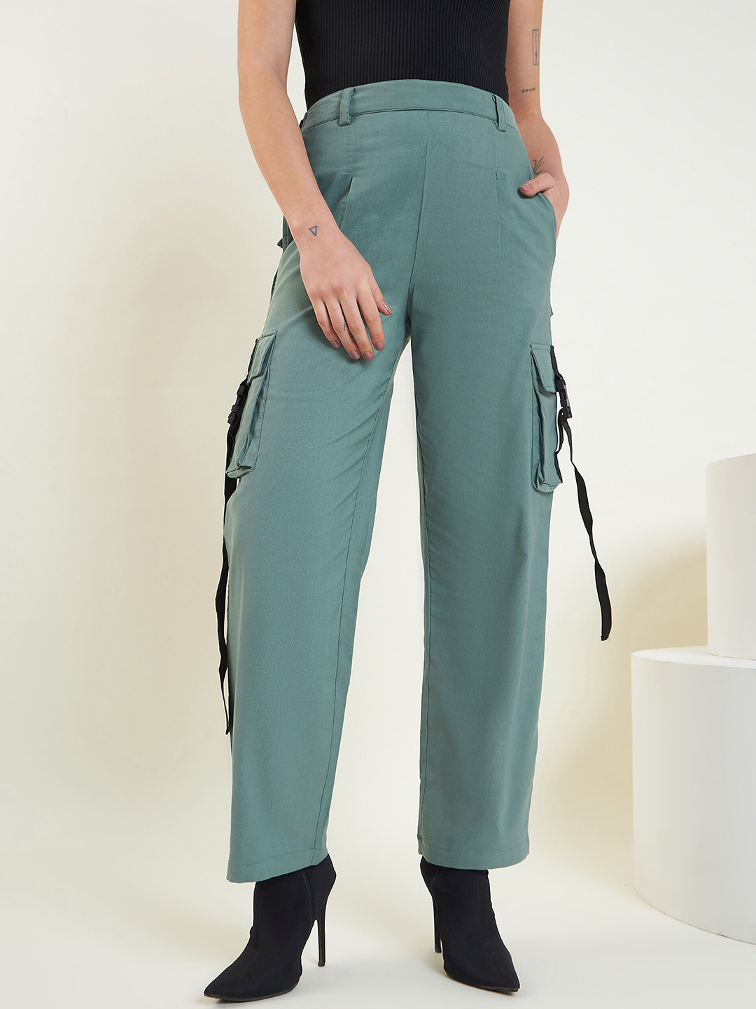 

Mast & Harbour Women Relaxed Fit Cotton Cargos, Green