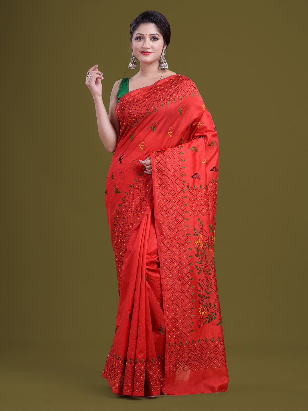 

HOUSE OF ARLI Floral Embroidered Kantha Work Saree, Red