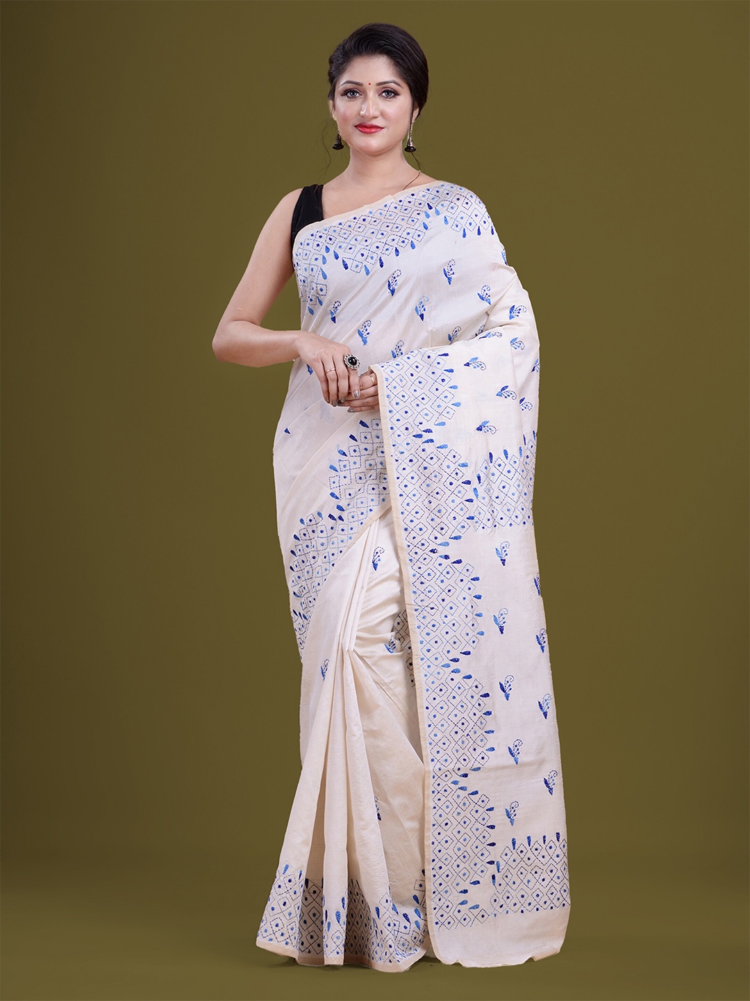 

HOUSE OF ARLI Floral Embroidered Kantha Work Art Silk Saree, White