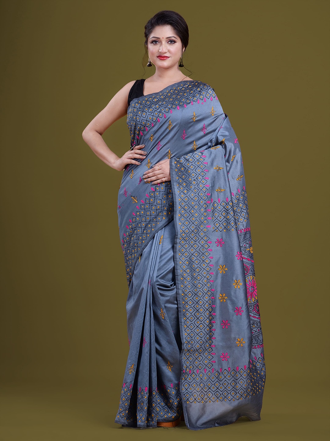 

HOUSE OF ARLI Floral Kantha Work Saree, Grey