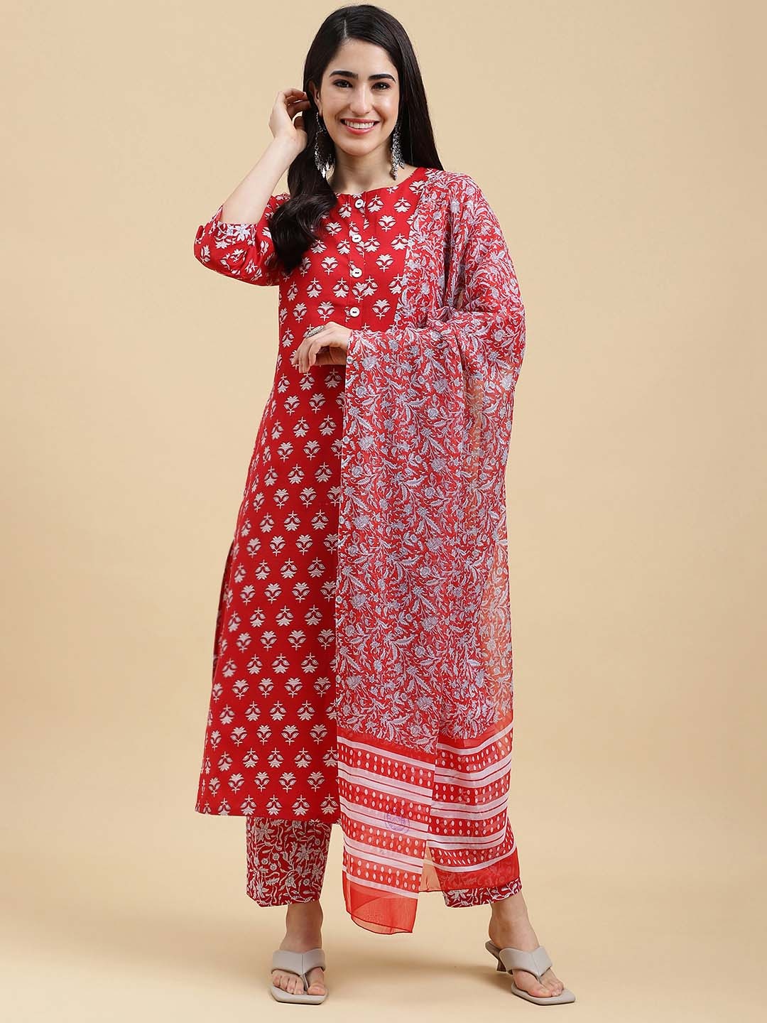 

MOKOSH Red Floral Printed Regular Kurta with Trousers & Dupatta