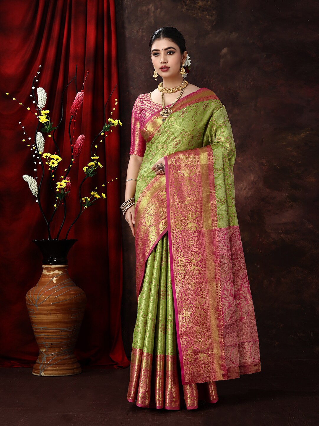 

JUST FASHION Ethnic Motifs Woven Design Zari Kanjeevaram Saree, Lime green