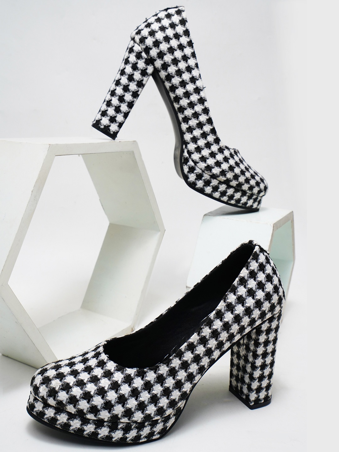 

THE WHITE POLE Printed Block Heeled Pumps, Black