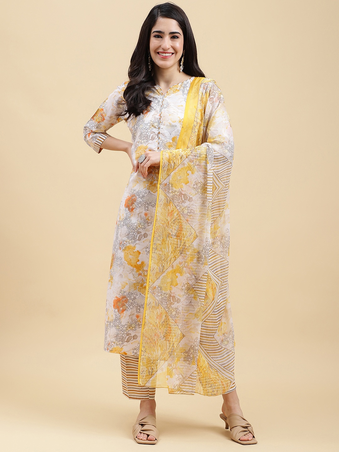 

MOKOSH Floral Printed Kurta With Trousers & Dupatta, Yellow