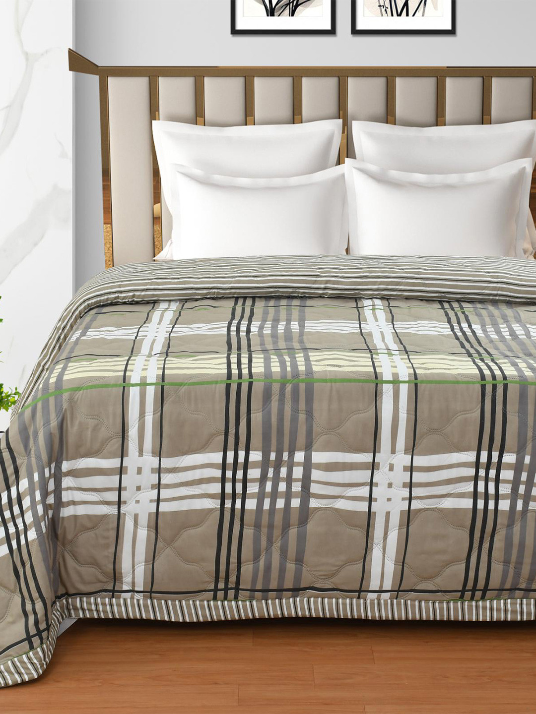 

Florida Black & White Checked Microfiber AC Room 200 GSM Double Bed Comforter