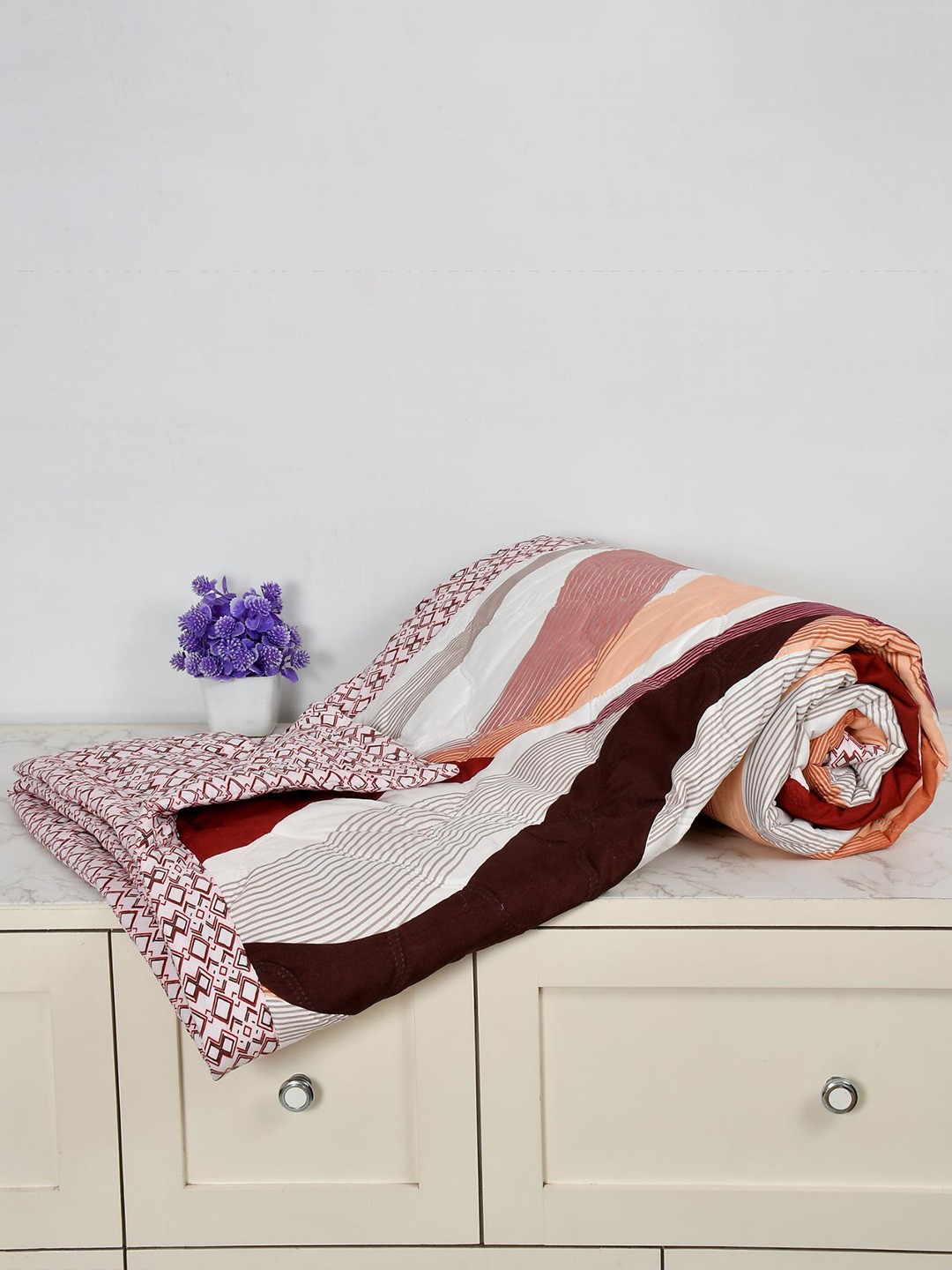 

Florida Pink & White Microfiber AC Room 200 GSM Double Bed Comforter