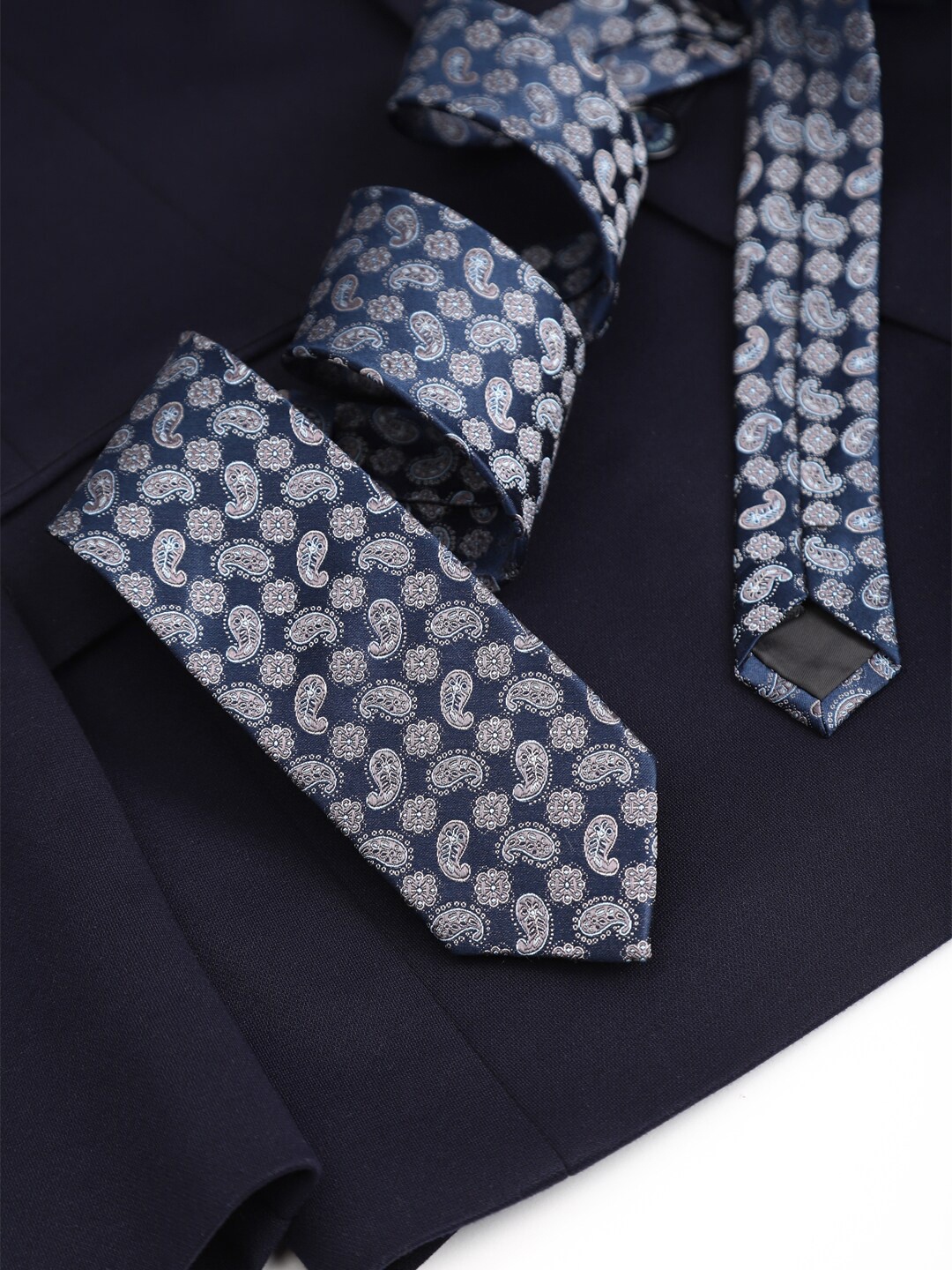 

Peter England Men Woven Design Broad Tie, Navy blue