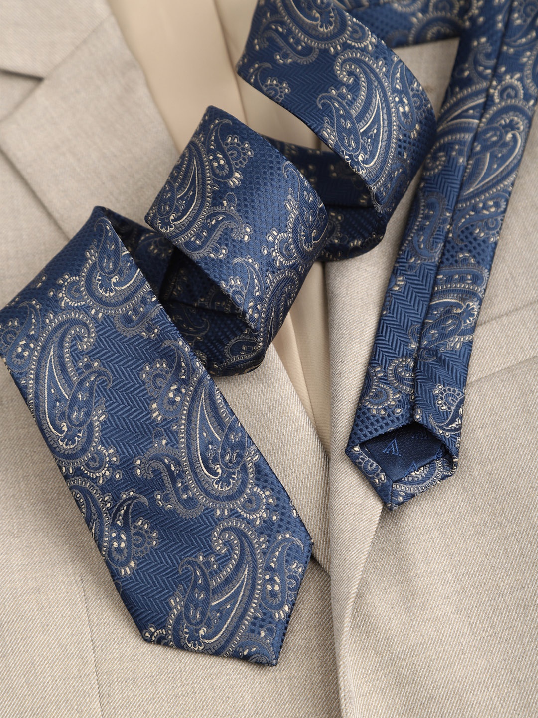 

Peter England Men Woven Design Broad Tie, Navy blue