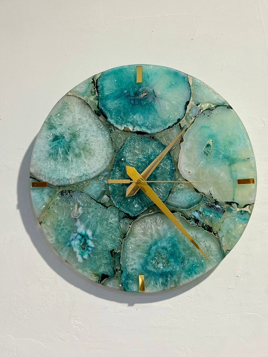 HOMEARTE Green Textured Round Contemporary Wall Clock