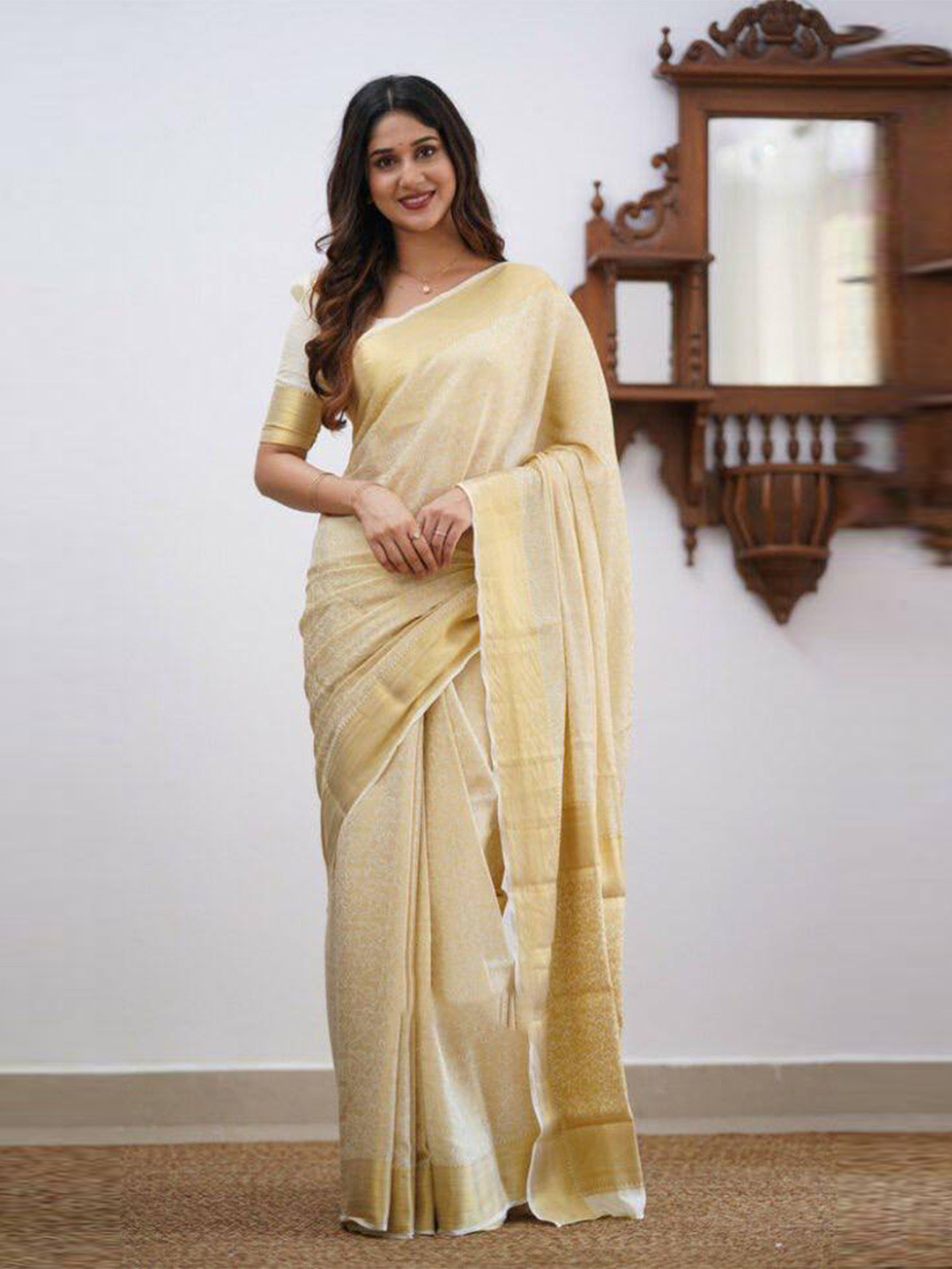 

AVANSHEE Printed Woven Design Zari Kanjeevaram Saree, Off white