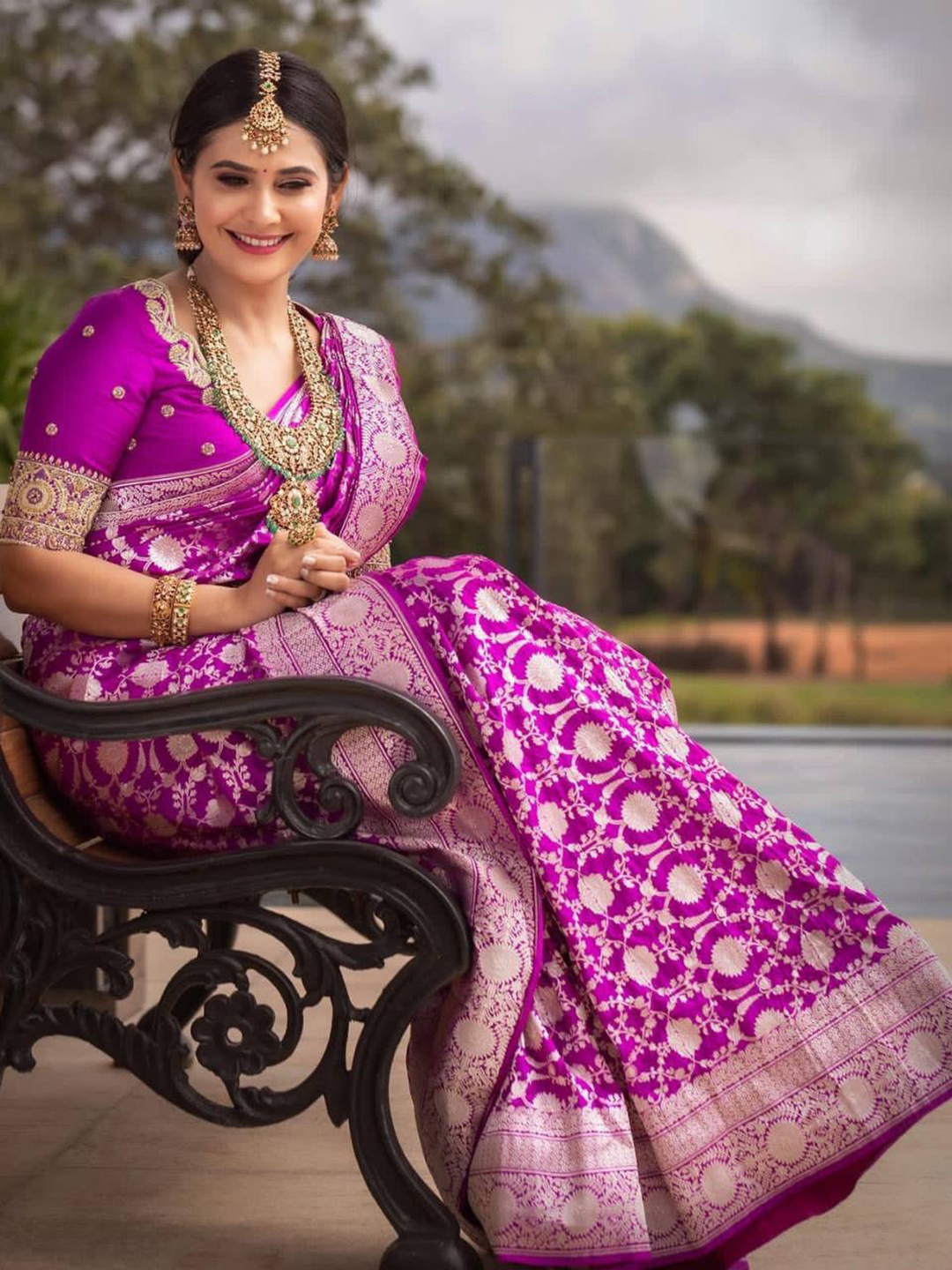 

AVANSHEE Ethnic Motifs Woven Design Zari Banarasi Saree, Pink