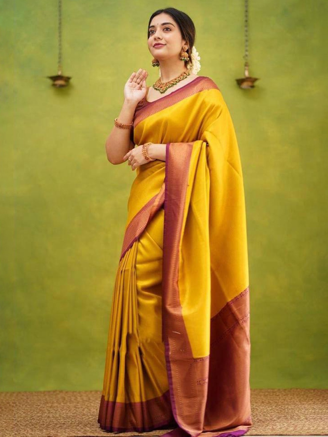 

AVANSHEE Woven Design Zari Banarasi Saree, Yellow