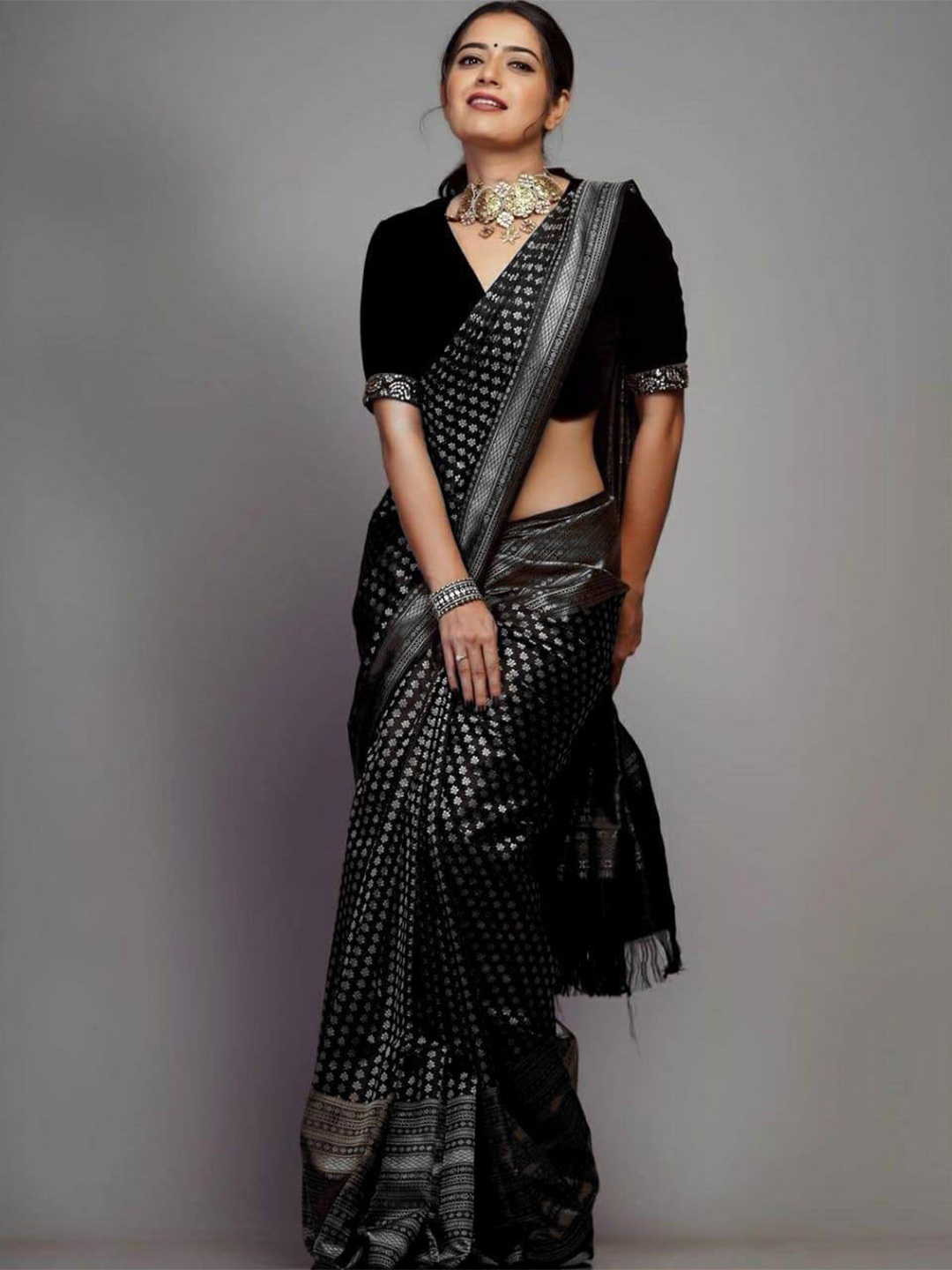 

AVANSHEE Polka Dots Woven Design Zari Kanjeevaram Saree, Black