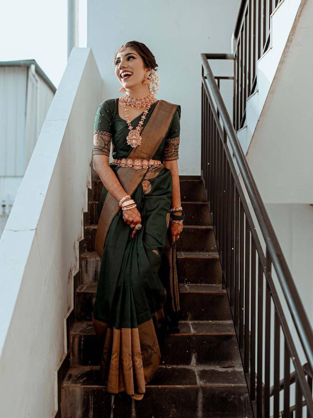 

AVANSHEE Ethnic Motifs Woven Design Zari Banarasi Saree, Green