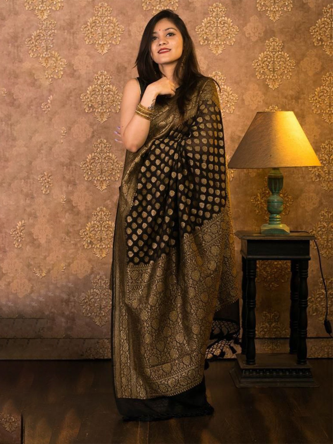 

AVANSHEE Ethnic Motifs Woven Design Zari Banarasi Saree, Black