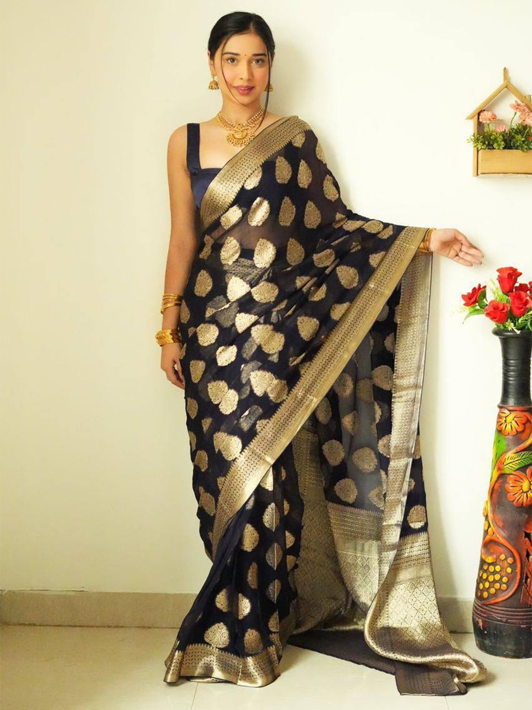 

AVANSHEE Ethnic Motifs Woven Design Zari Kanjeevaram Saree, Navy blue