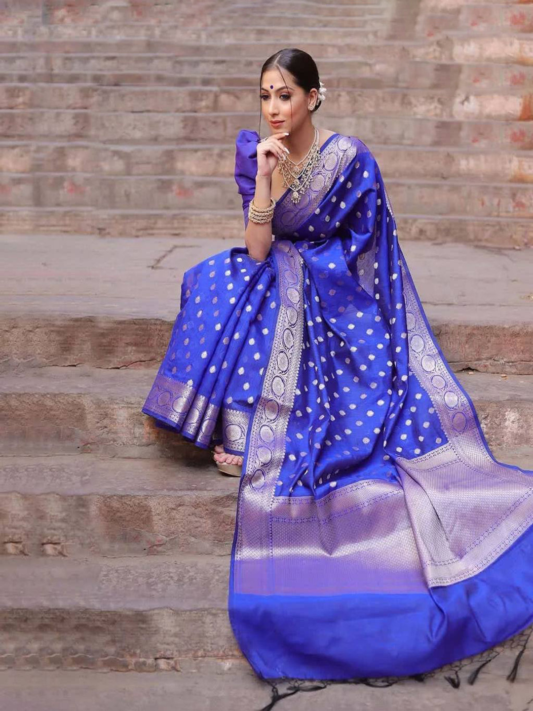 

AVANSHEE Ethnic Motifs Woven Design Zari Silk Cotton Banarasi Saree, Blue