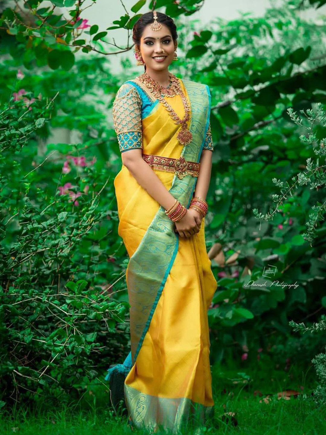 

AVANSHEE Ethnic Motifs Woven Design Zari Silk Cotton Kanjeevaram Saree, Yellow