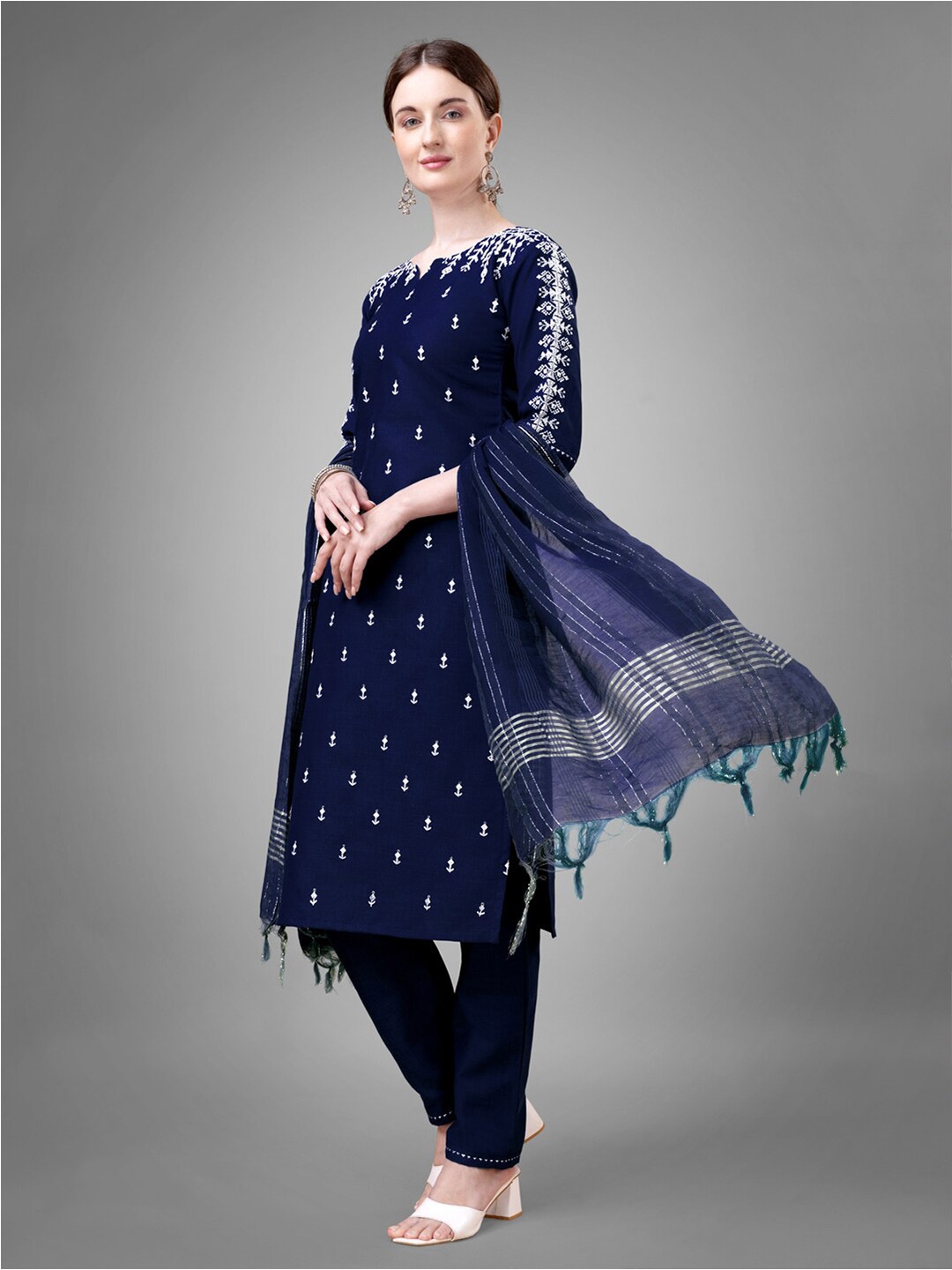 

ARADHNA Ethnic Motifs Embroidered Regular Thread Work Kurta With Trousers & Dupatta, Navy blue