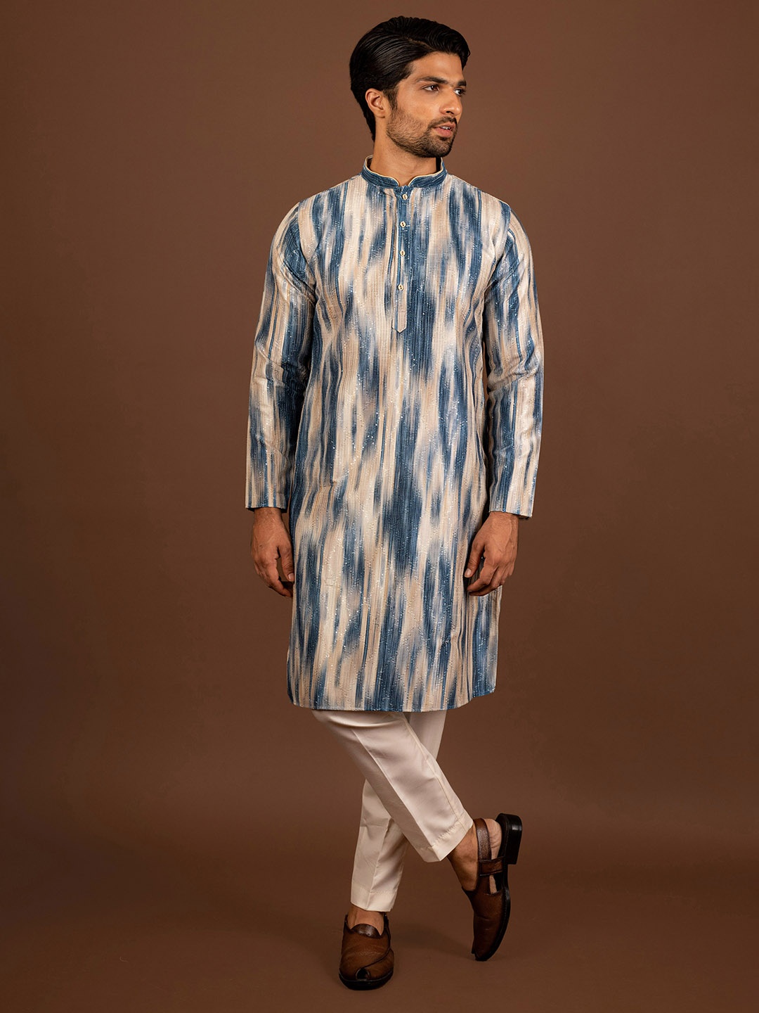 

KISAH Abstract Printed Mandarin Collar Regular Thread Work Kurta With Pyjamas, Blue