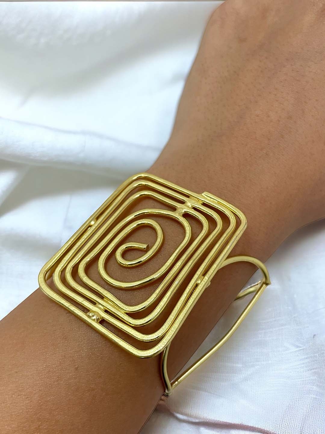 

ISHKAARA Gold-Plated Cuff Bracelet