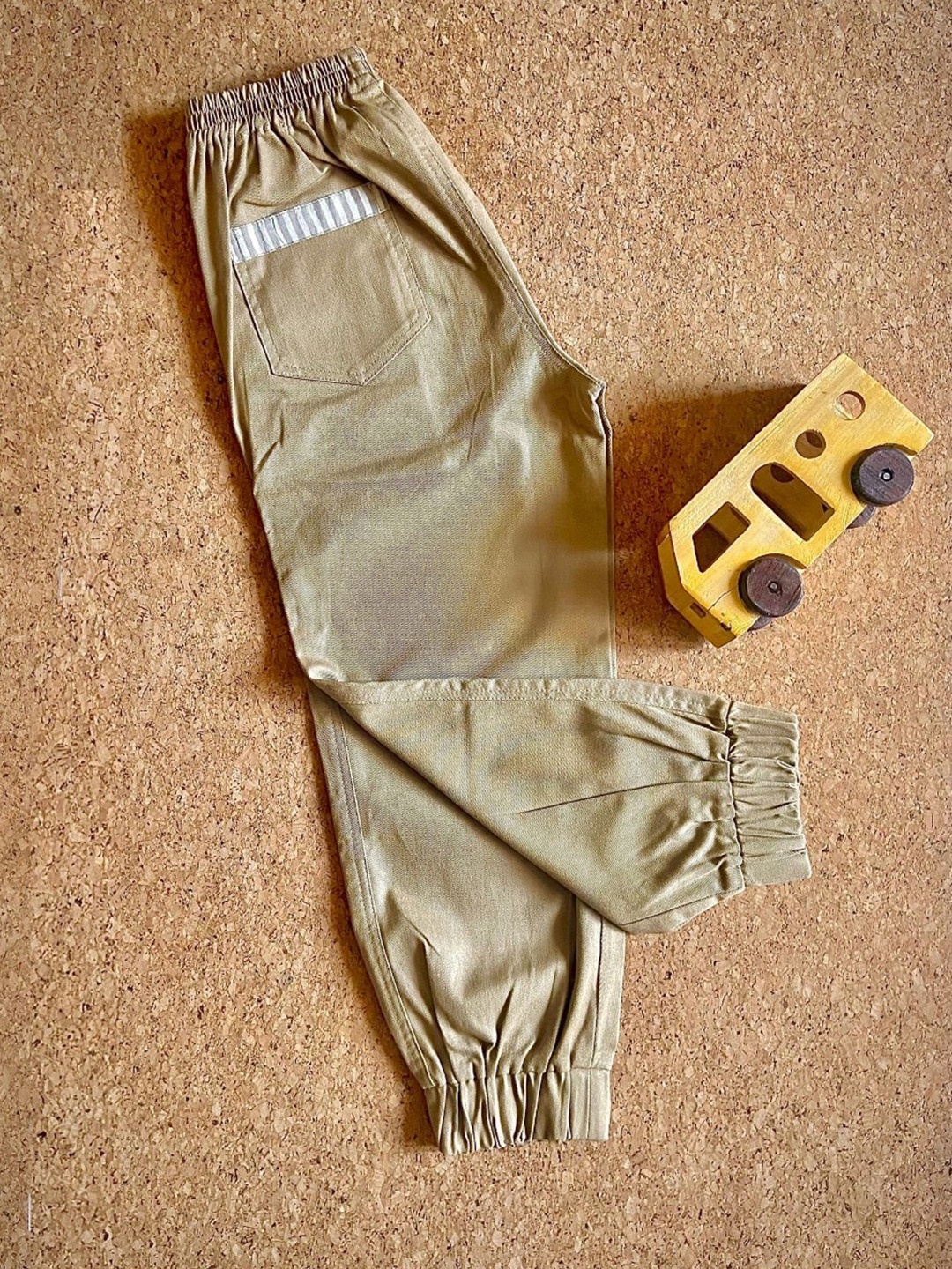 

charkhee Kids Smart Tapered Fit Mid-Rise Plain Cotton Joggers, Beige