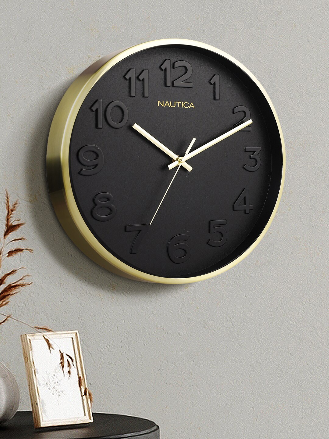 

Nautica Grey Melange Contemporary Analogue Round Shaped Wall Clock