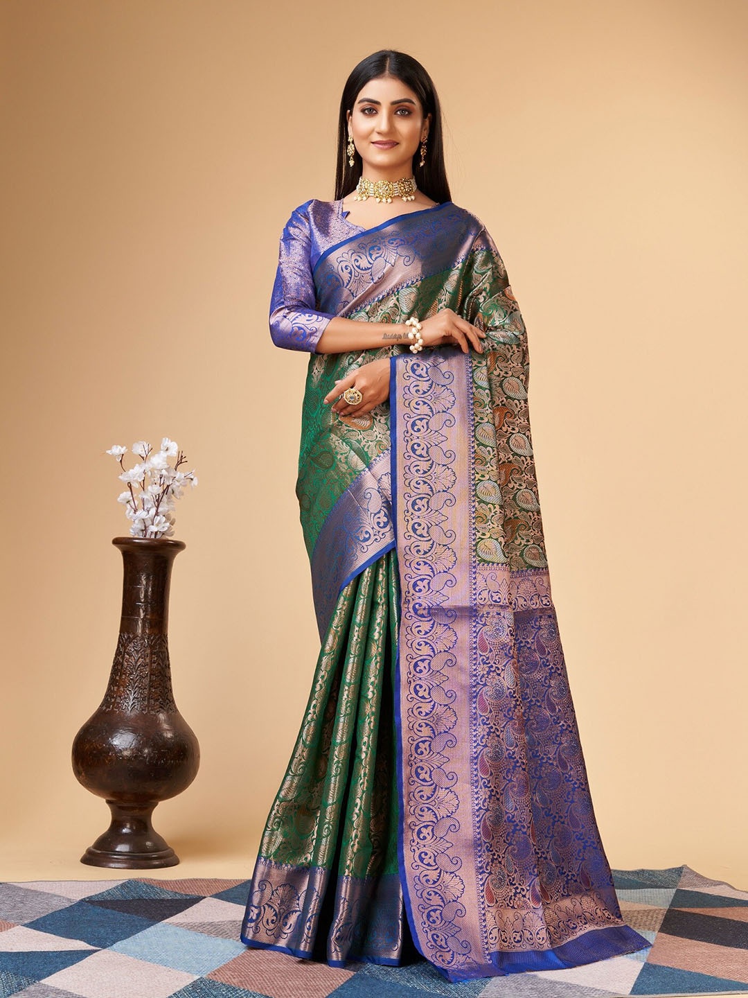 

NOISE Ethnic Motifs Woven Design Zari Pure Silk Kanjeevaram Saree, Green