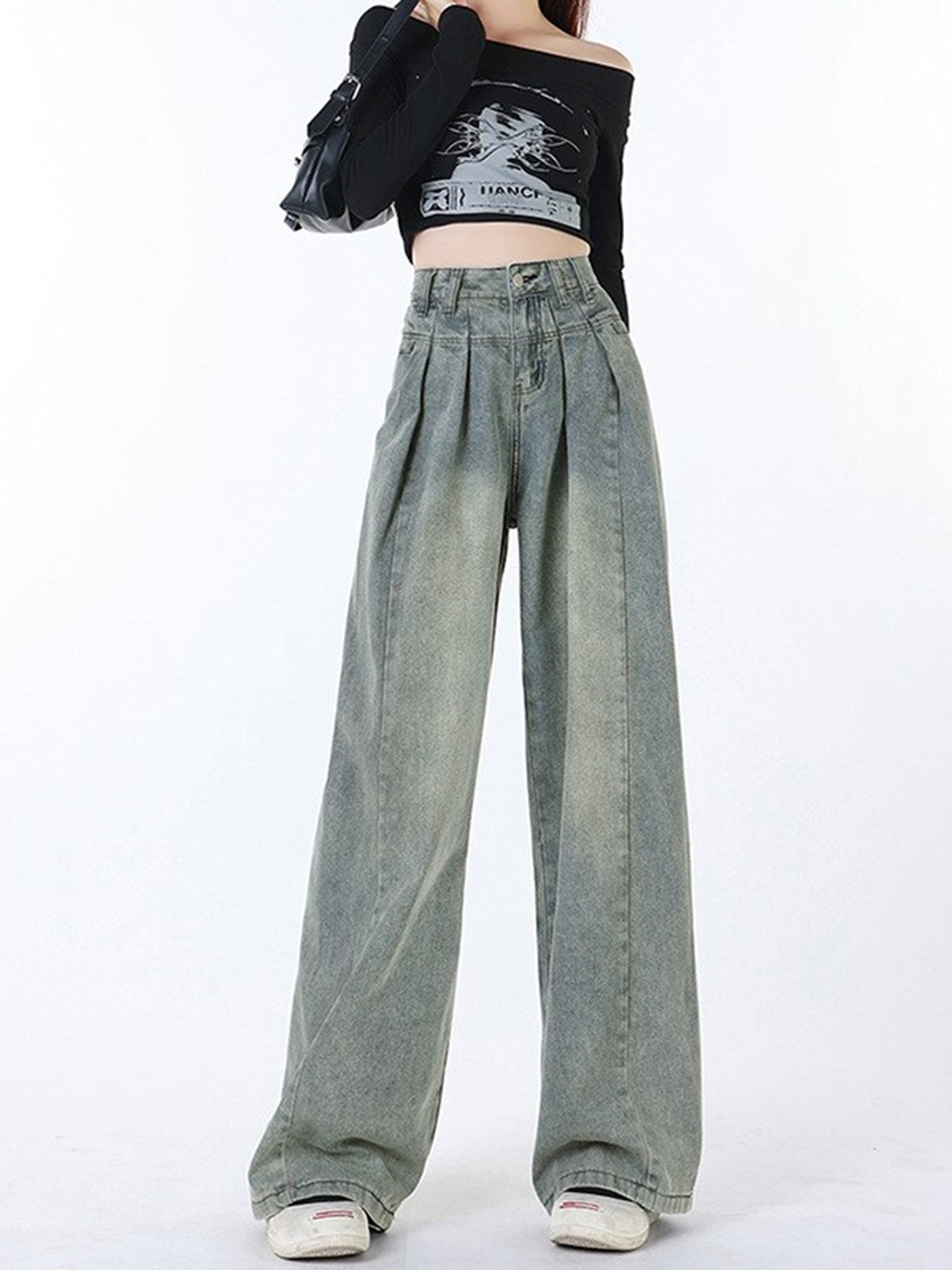 

StyleCast Women Blue Flared Heavy Fade Clean Look Jeans