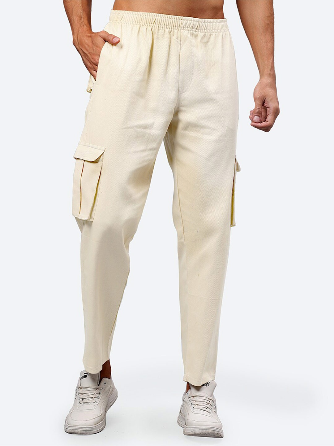 

Mad Over Print Men Off White Relaxed Loose Fit Cotton Cargos