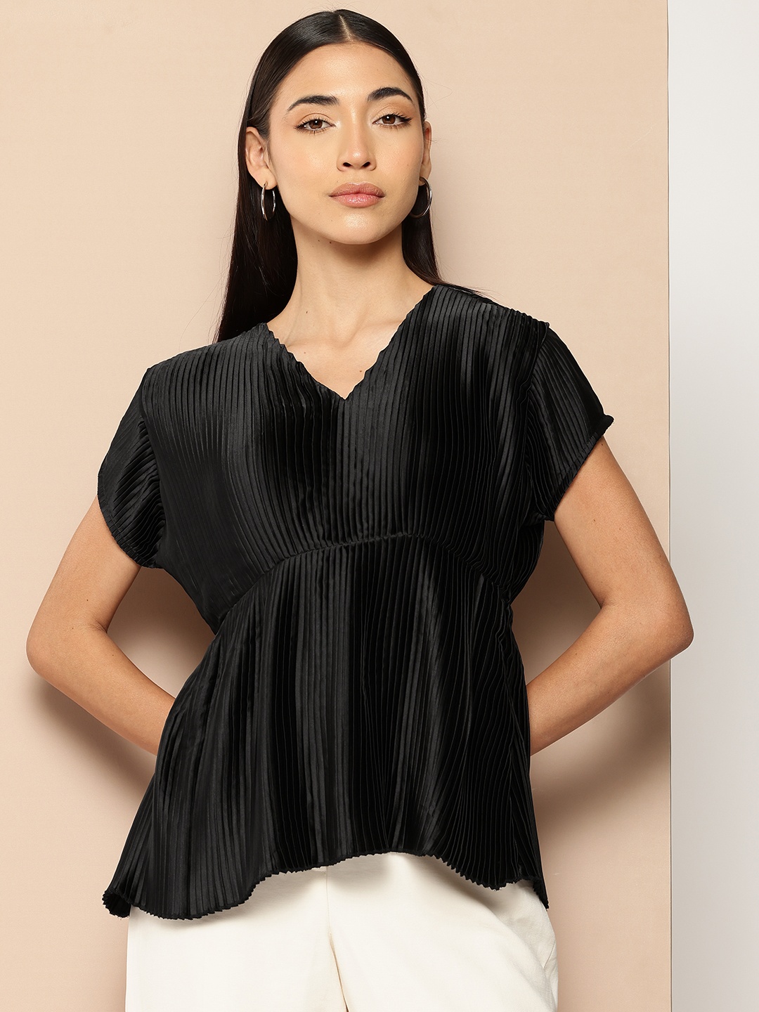 

Chemistry Extended Sleeves Satin-Finish Pleated Top, Black