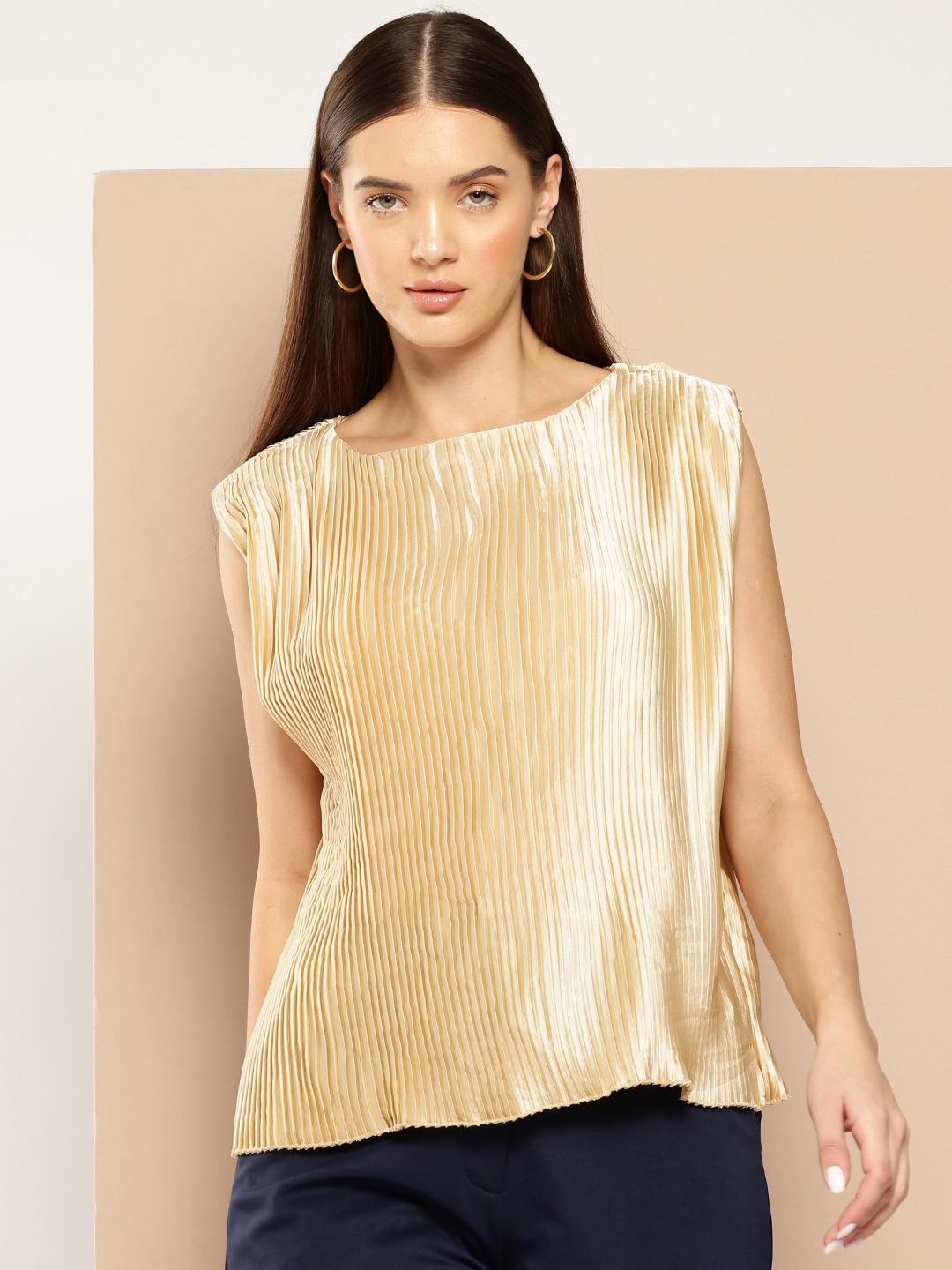 

Chemistry Extended Sleeves Accordion Pleated Top, Gold