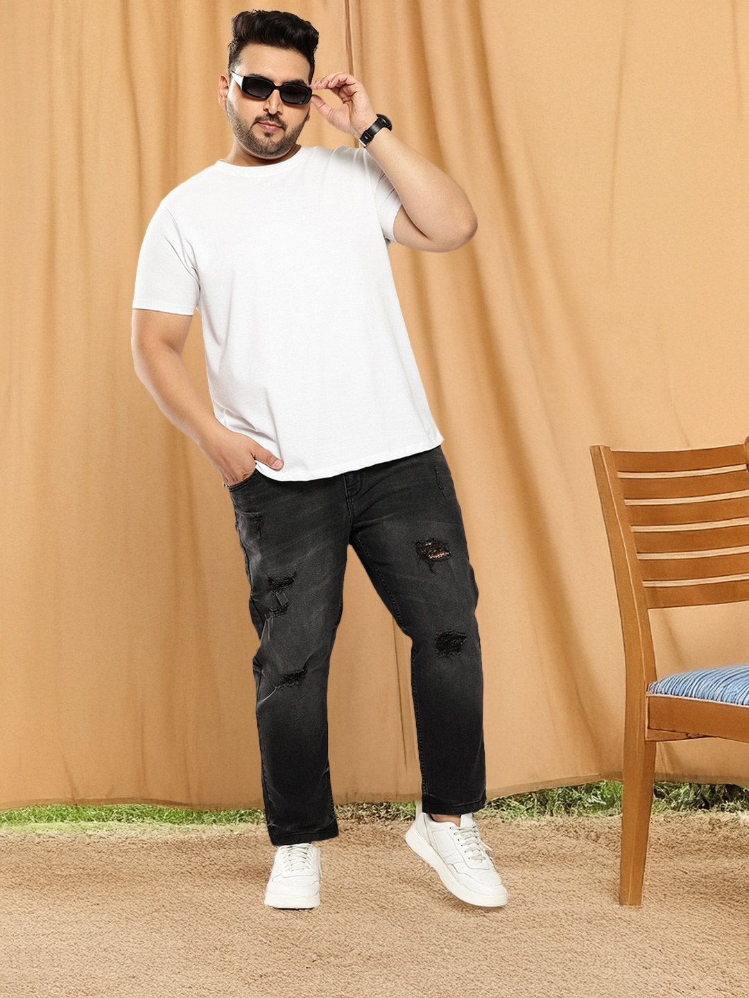 

Sztori Plus Size Men Tapered Fit Low Distress Stretchable Jeans, Black