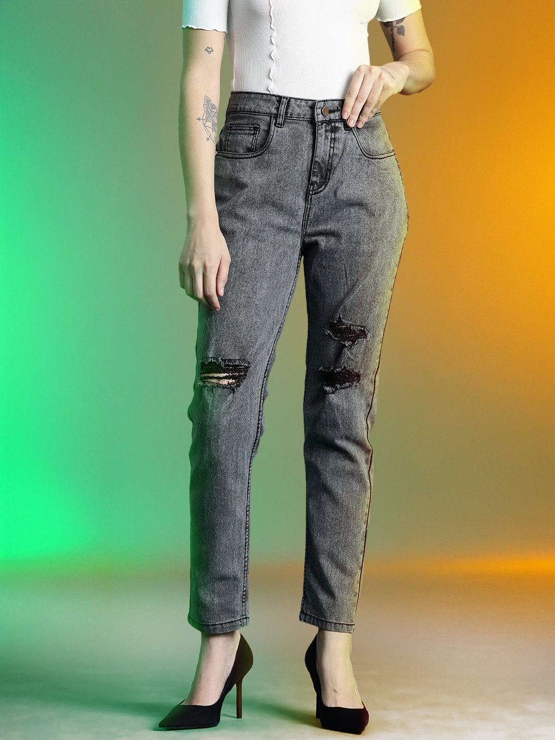 

DressBerry Women Boyfriend Fit Mildly Distressed Light Fade Stretchable Jeans, Grey