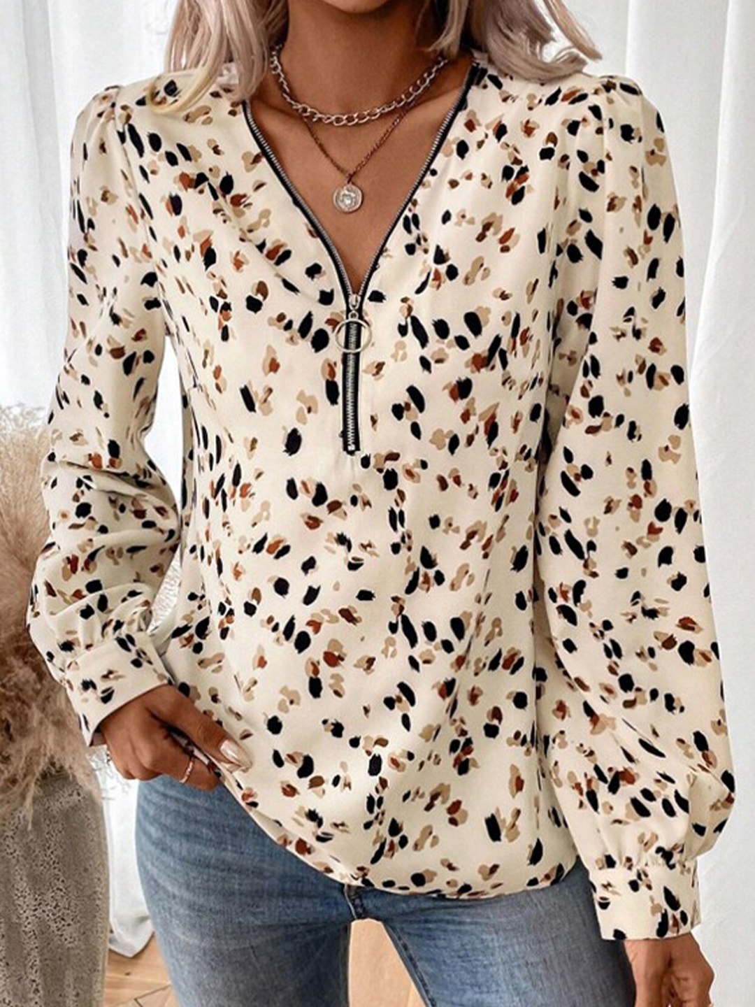 

StyleCast Beige Animal Printed V-Neck Cuffed Sleeves Top
