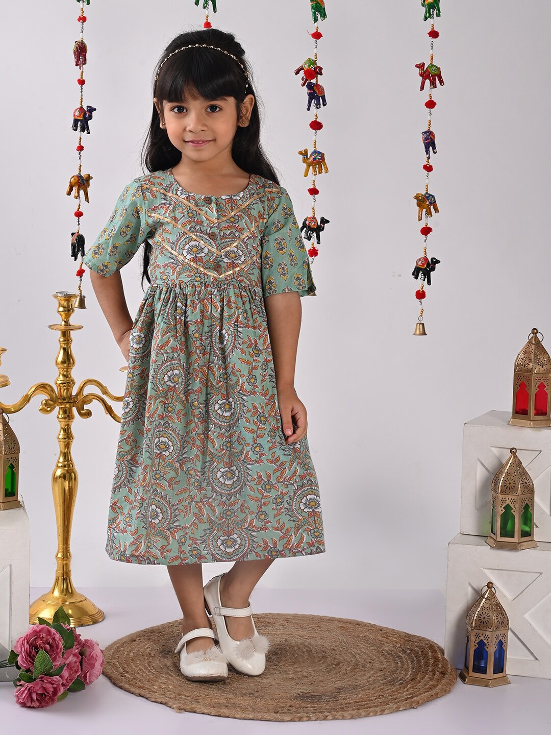 

Sangria Girls Floral Printed Gathered Detail Pure Cotton A-LIne Dresses, Green