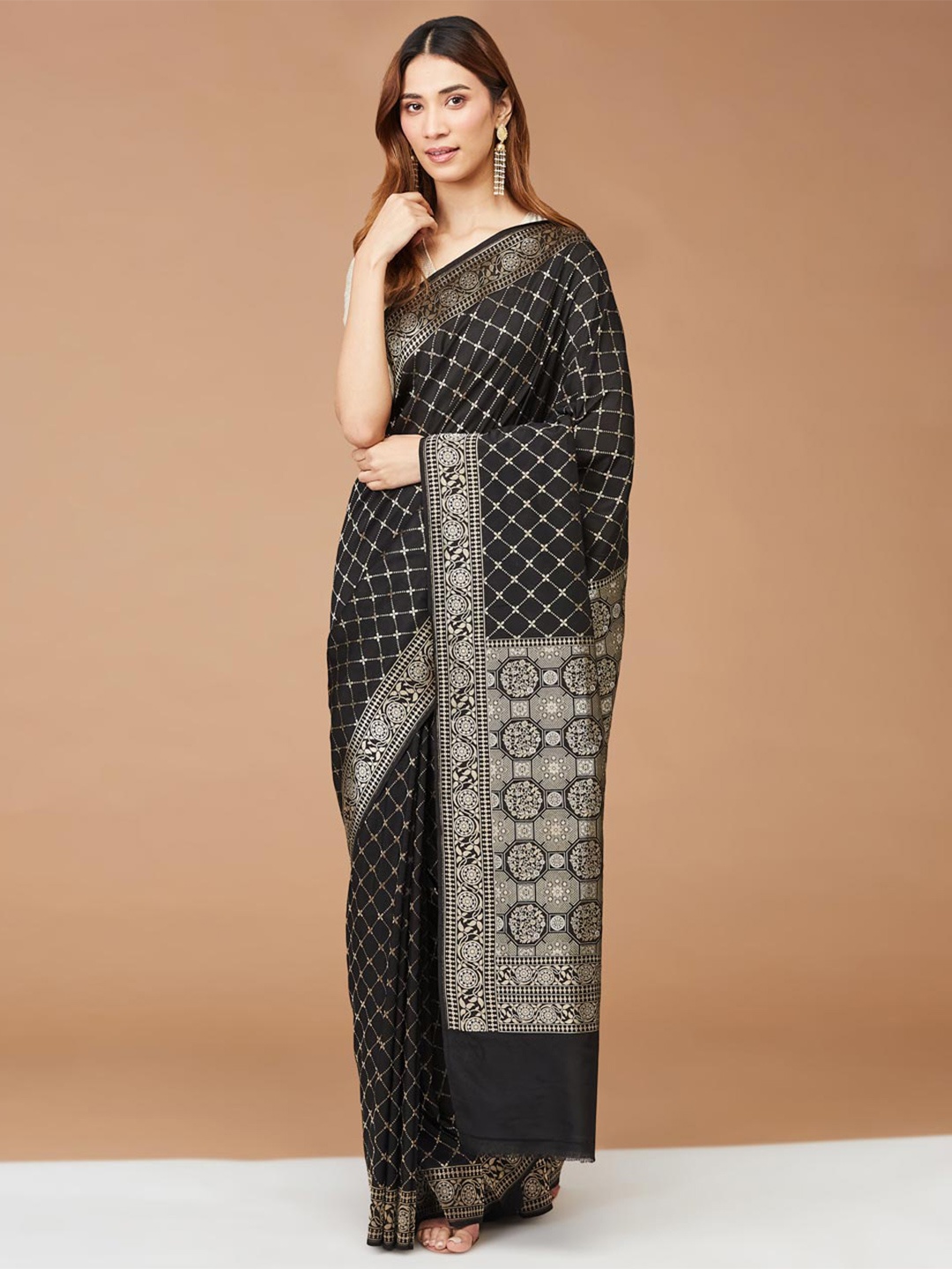 

Fabindia Black & GoldToned Ethnic Motifs Saree
