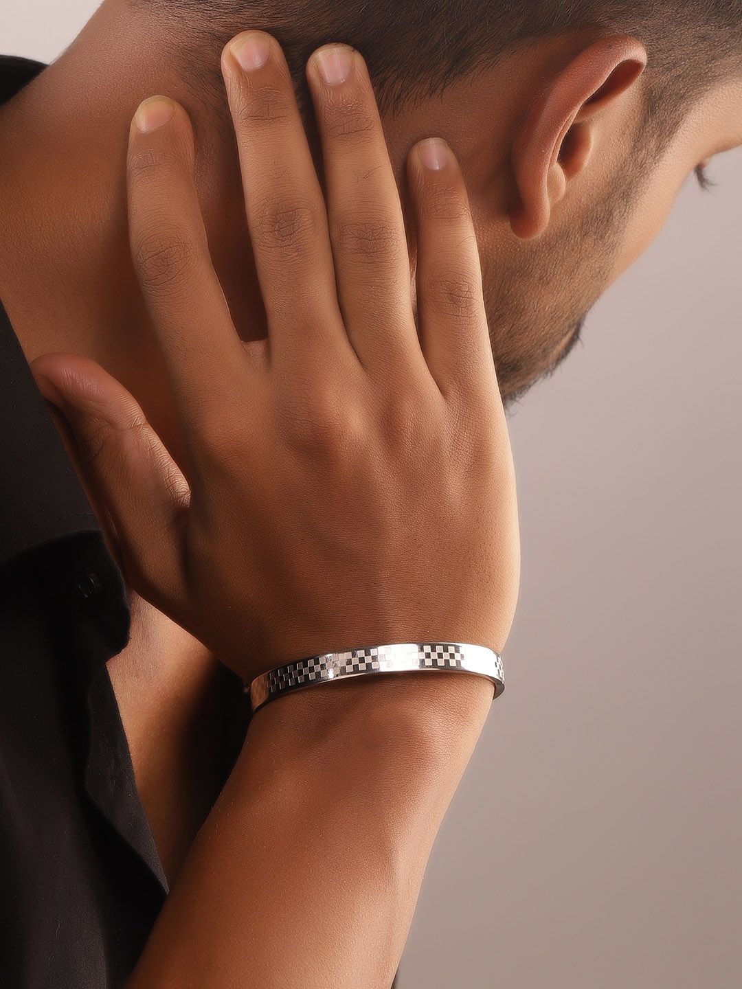 

The Roadster Lifestyle Co. Silver Toned Rhodium-Plated Band Bracelet