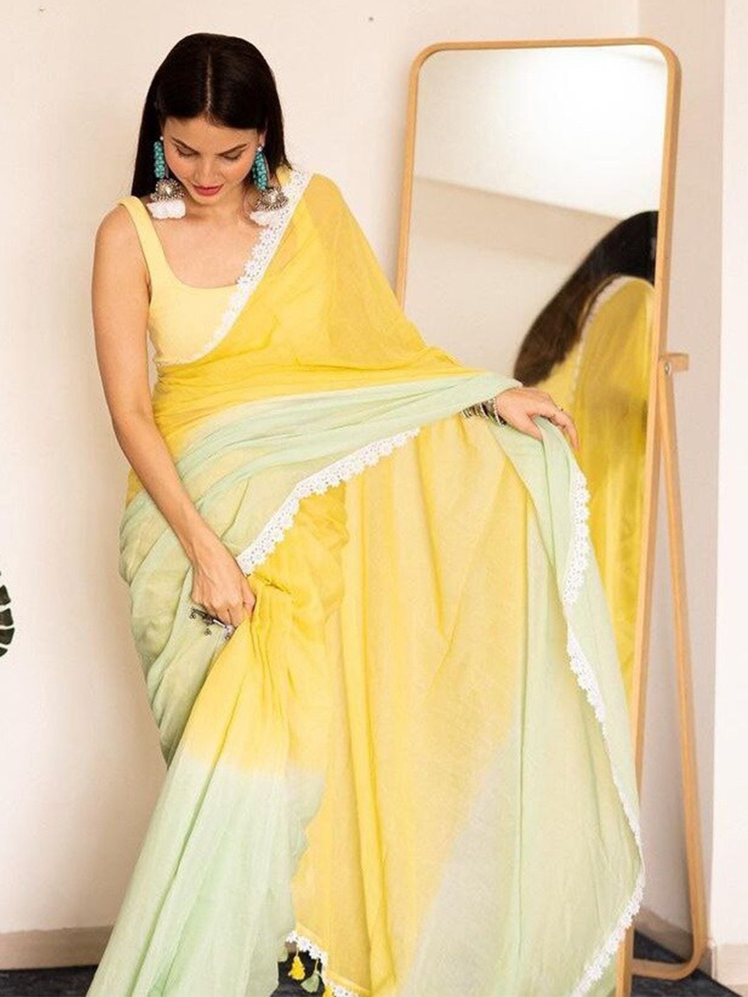 

Jinal & Jinal Ombre Lace border Saree, Yellow