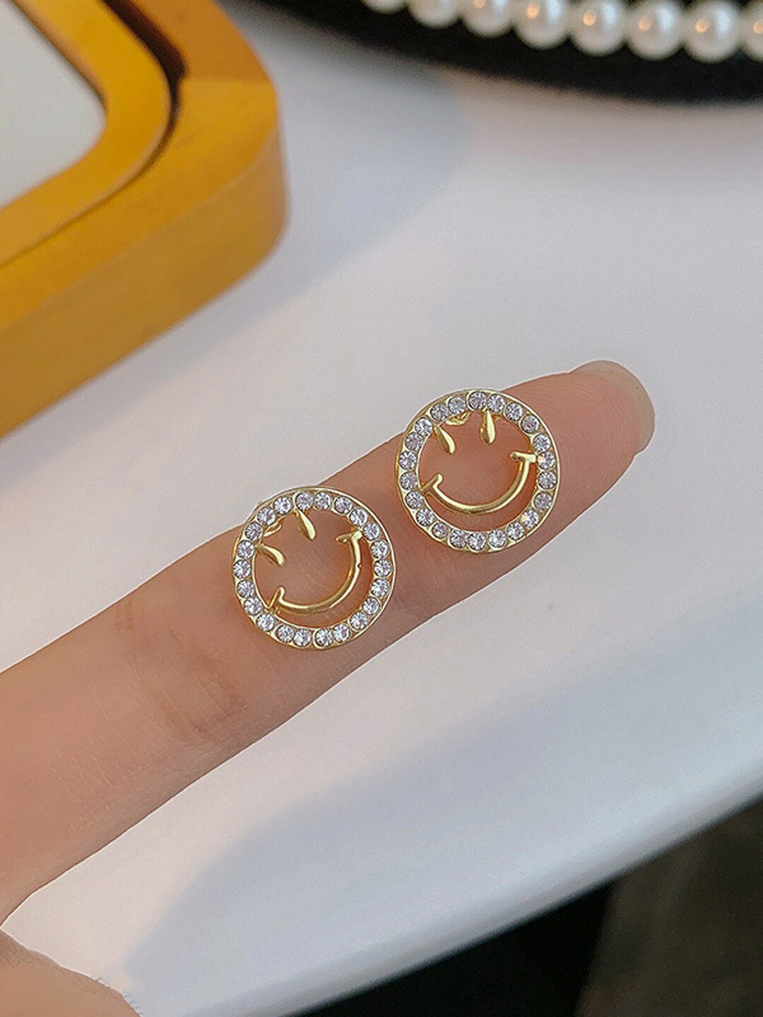 

FIMBUL Gold-Plated Circular Studs Earrings
