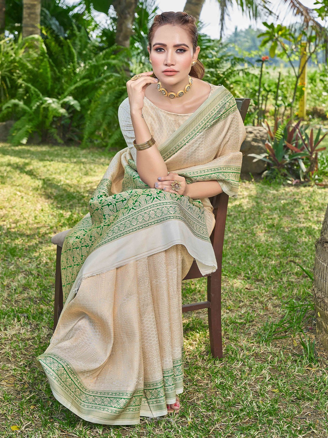 

Chandbaali Ethnic Motifs Woven Design Zari Kanjeevaram Saree, Green