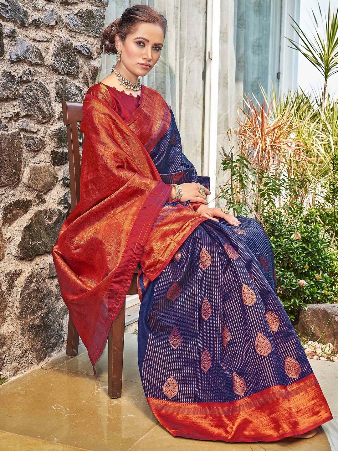 

Chandbaali Ethnic Motifs Woven Design Zari Kanjeevaram Saree, Navy blue