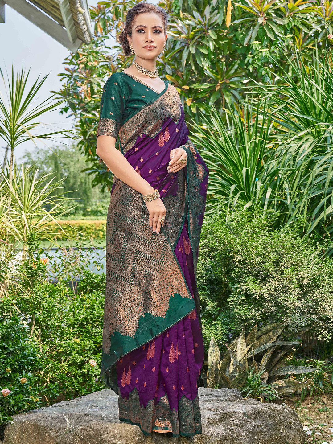 

Chandbaali Ethnic Motifs Woven Design Zari Kanjeevaram Saree, Purple